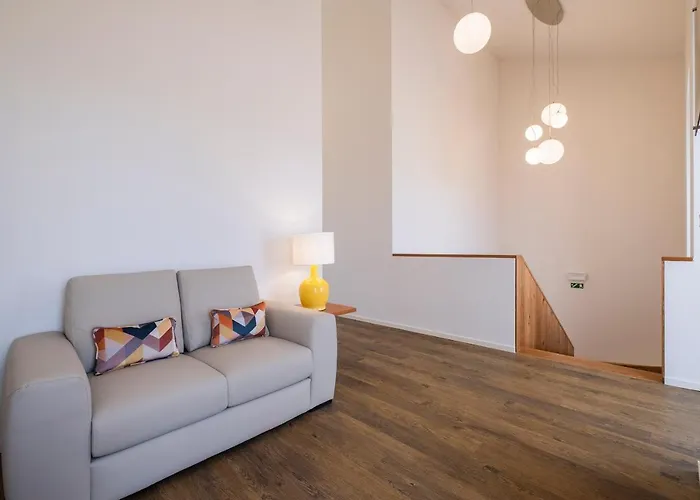 Casas Amarelas Azores * Ponta Delgada (Sao Miguel)